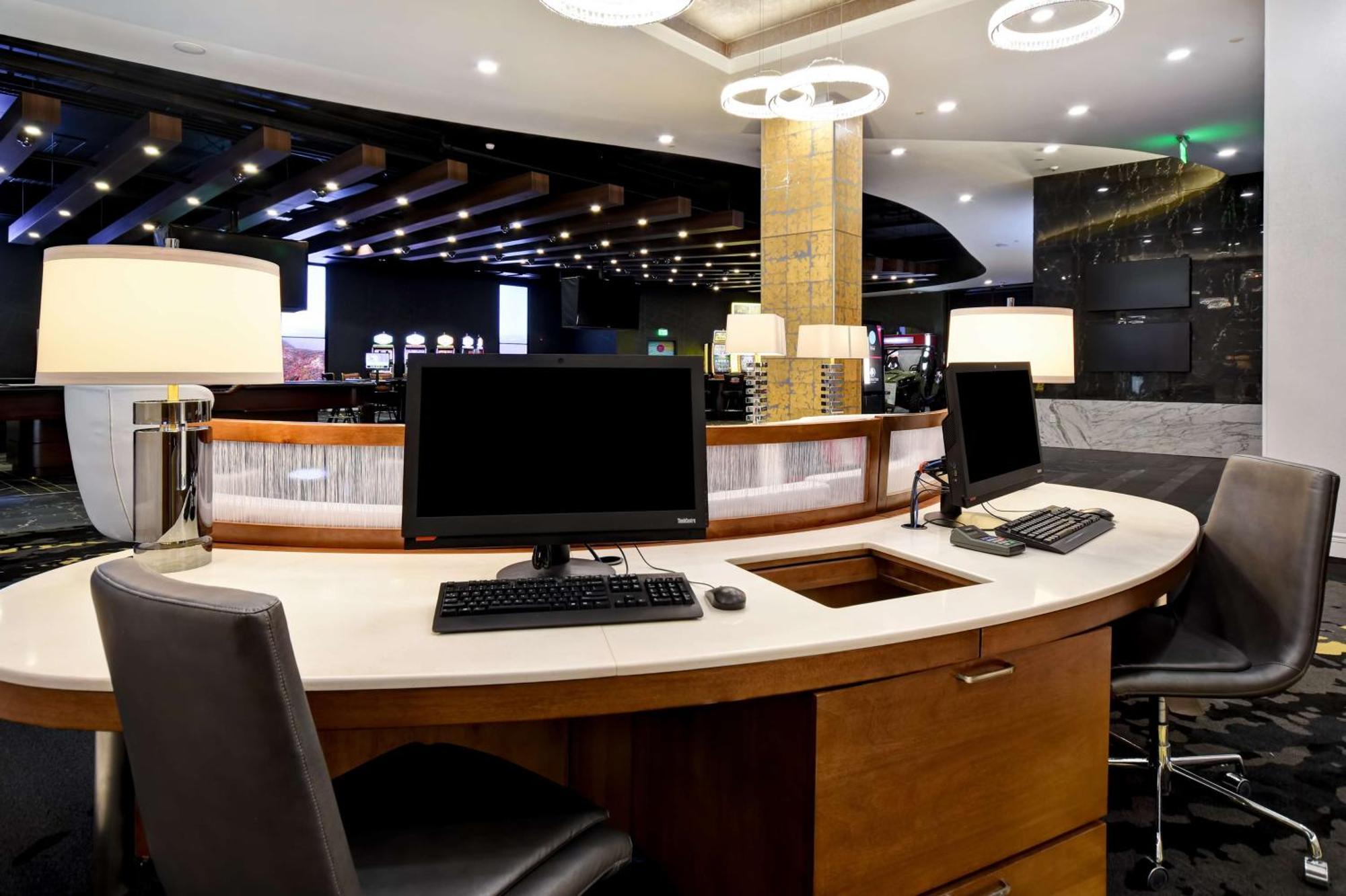 Doubletree By Hilton Deadwood At Cadillac Jack'S Zewnętrze zdjęcie